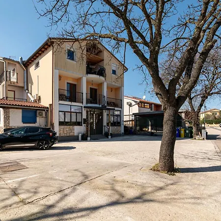 Casa de hóspedes And With Parking Space - 25298 Rovinj