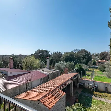 Casa de hóspedes And With Parking Space - 25298