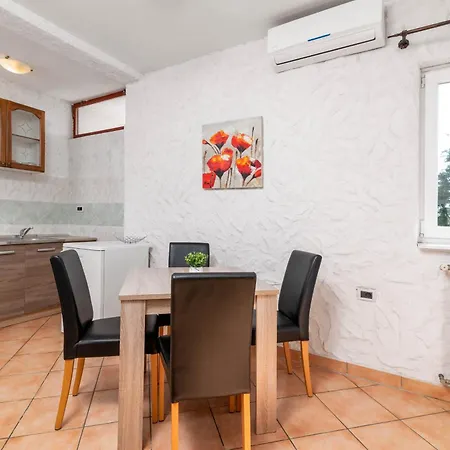 Gostinjska kuća And With Parking Space - 25298 Rovinj